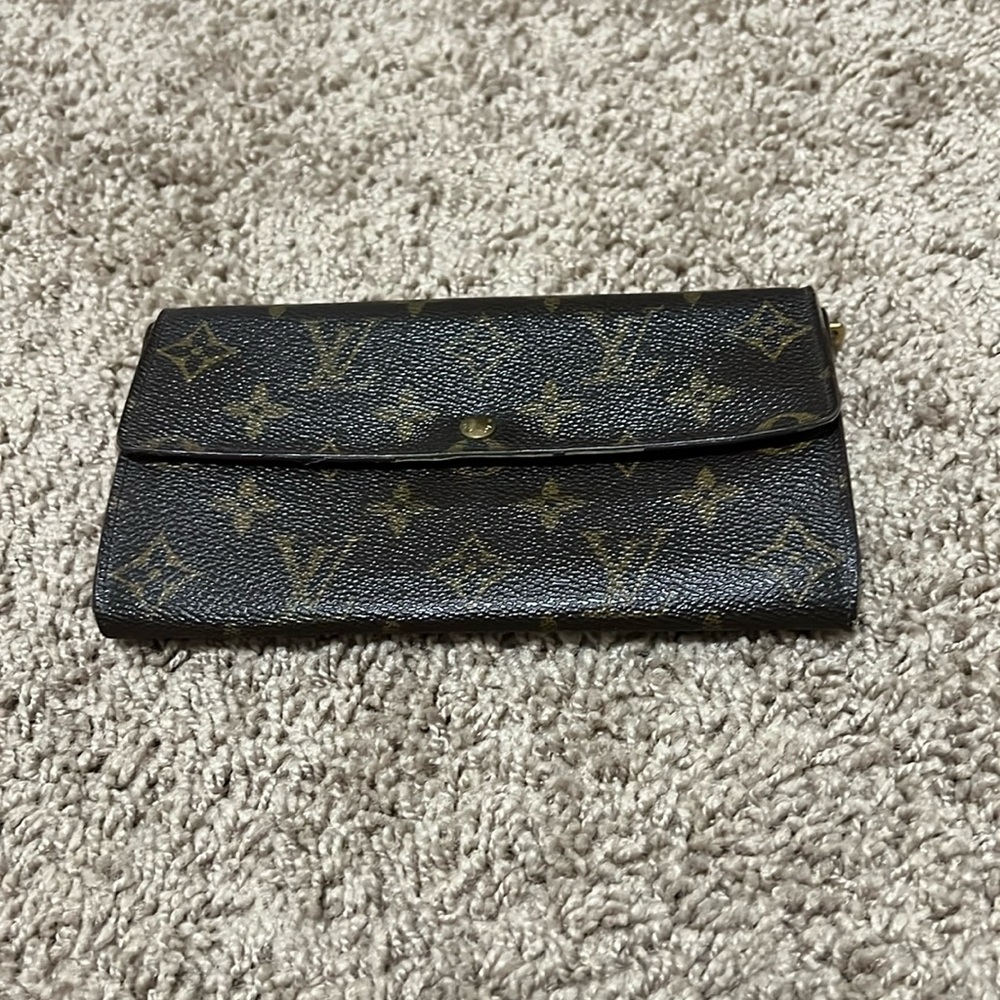 Louis Vuitton Monogram Sarah Wallet